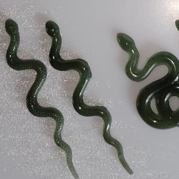 SNAKE BABIES Baby 6pc Mixed Blue Brown Red Purple Resin Figurine NEW collectible - Picture 2 of 4